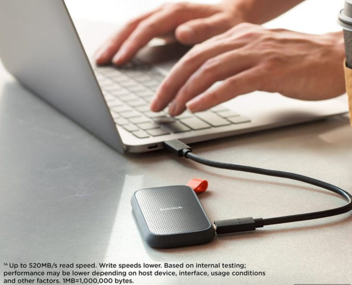 SanDisk Portable SSD 1TB connecté à un ordinateur portable